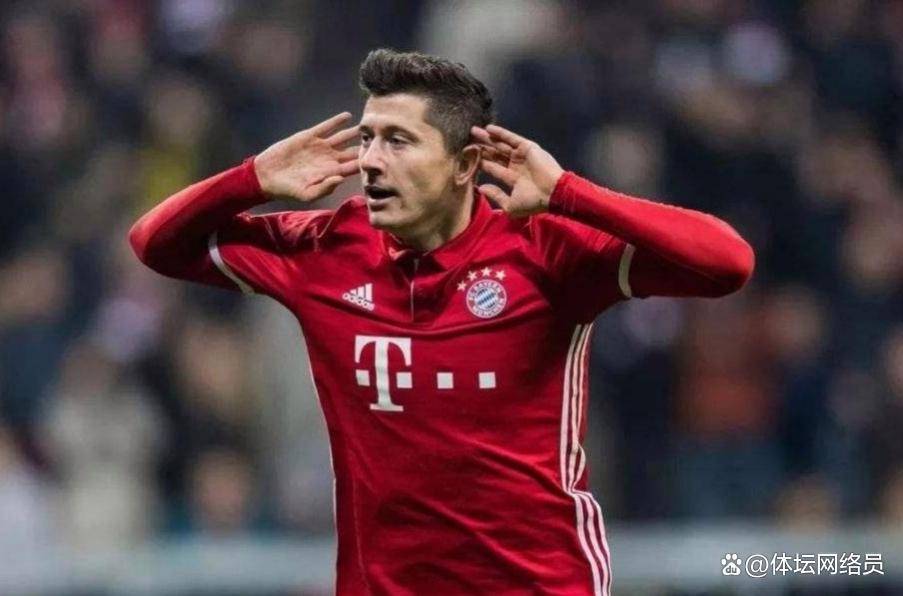 半岛体育-莱万多夫斯基在雄鹿比赛中精彩发挥，败北引发热议！-半岛体育